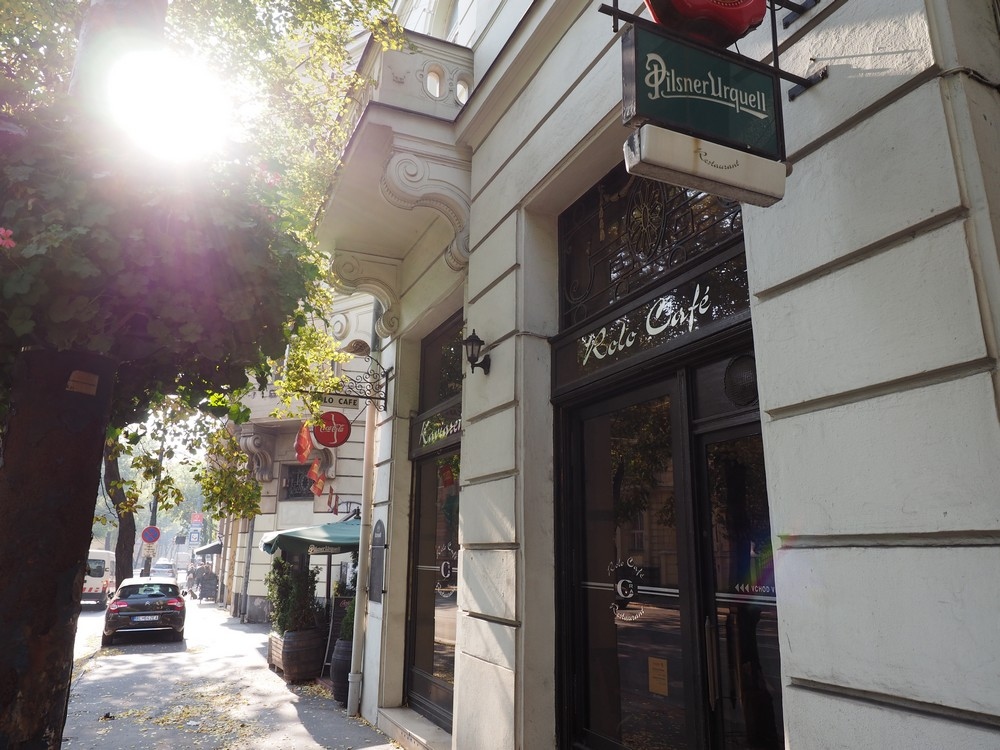 Vstup do Rolo Café na Štefánikovej ulici v Bratislave